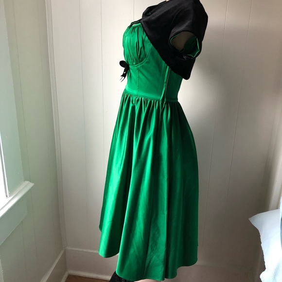 Gorgeous pinup dress with reversible jacket - Picture 4 of 9